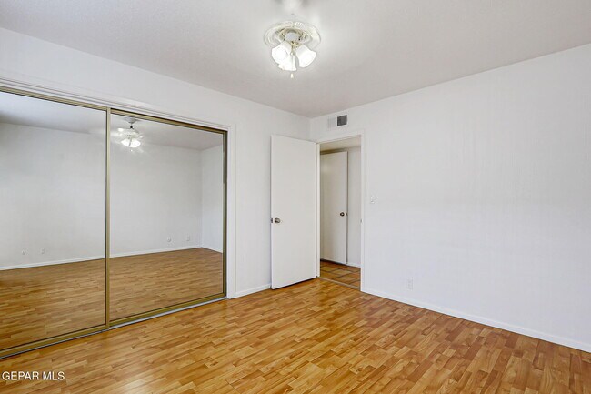 Building Photo - 252 Shadow Mountain Dr