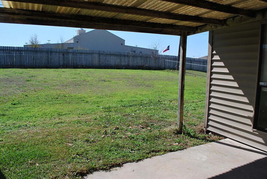 Building Photo - 3502 Chisholm Trail