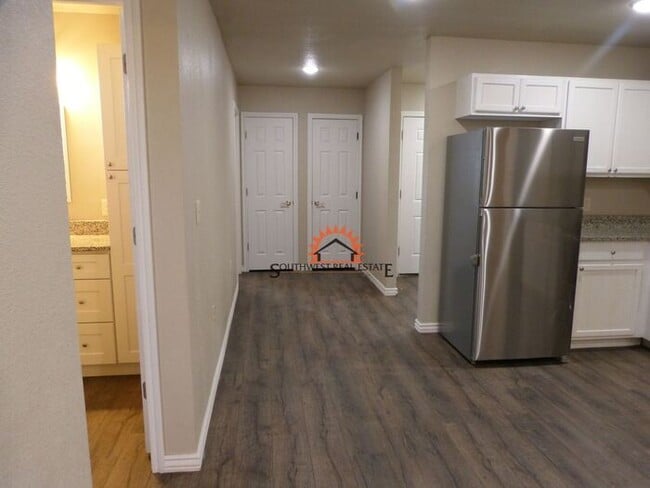 Building Photo - Spacious 2 bedroom 2 bath Duplex.