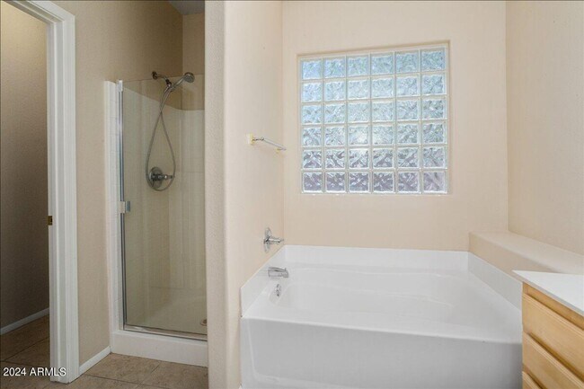 Building Photo - Spacious Corner Lot Home with 3-Car Garage in Surprise