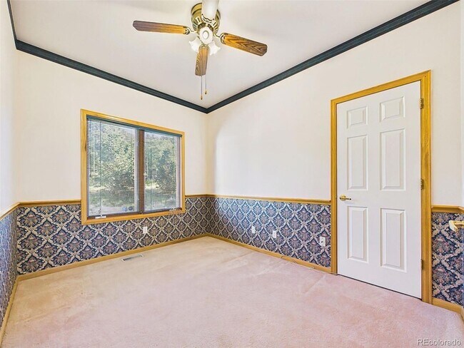 Building Photo - 1185 S Park Dr