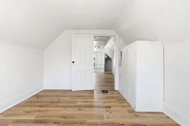 Building Photo - 2935 E 121st St