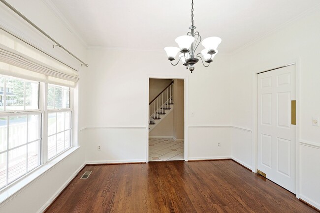 Building Photo - Move-In Ready, Dog-Friendly Preddy Creek Home
