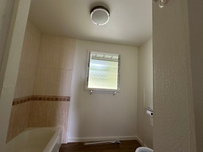 Building Photo - 3BD/2BA with extra living space