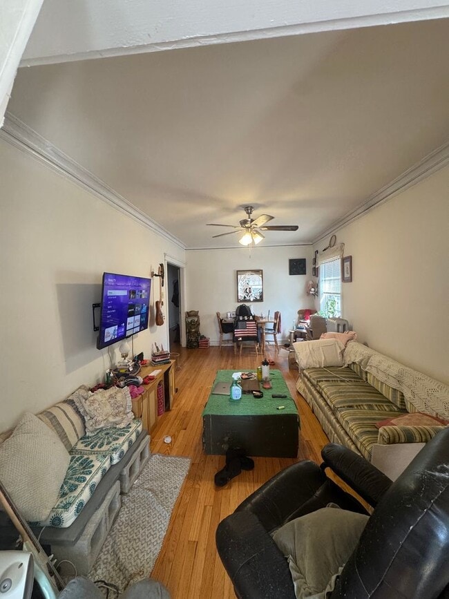 Building Photo - 3348-1 W Sunnyside 2bed/1bath