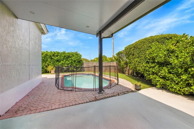 Building Photo - 16000 SW 91st Ct