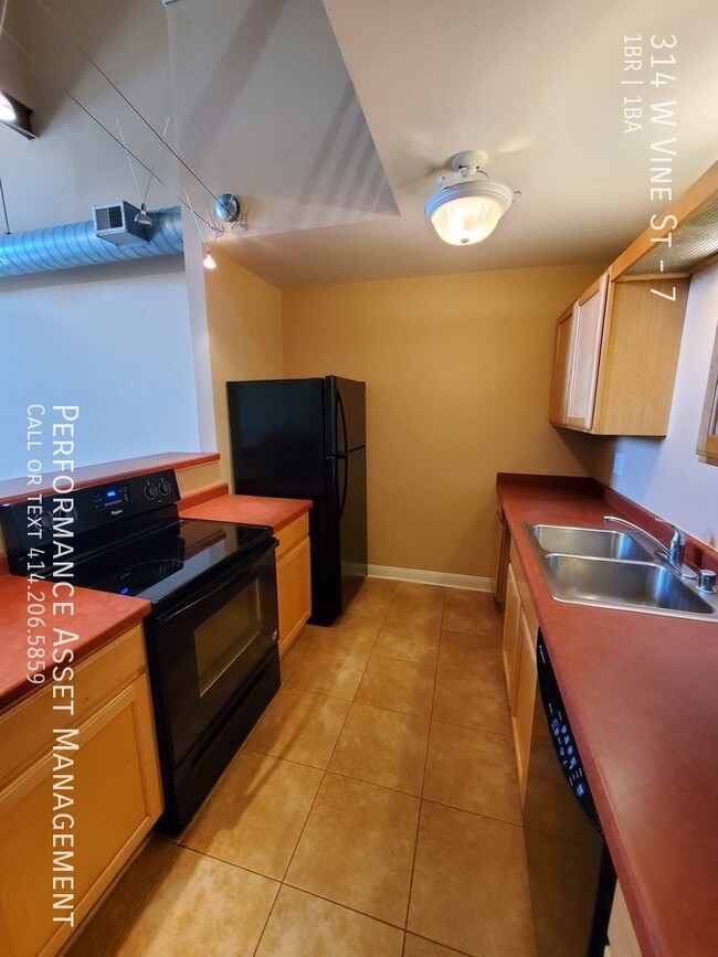 Building Photo - Unique 1BD/1BA Loft Style Condo