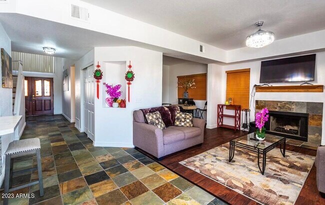 Building Photo - 11015 W Laurelwood Ln