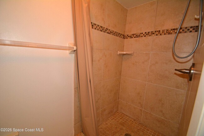 Building Photo - 8500 Ridgewood Ave