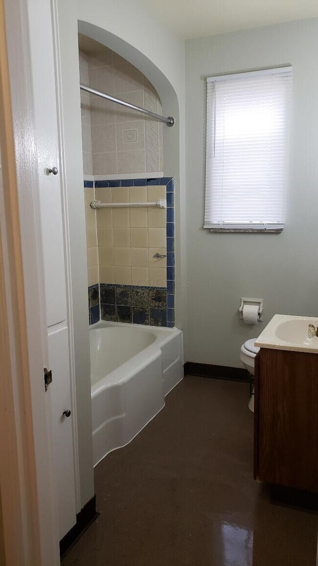 Building Photo - 1157 Bryden Rd