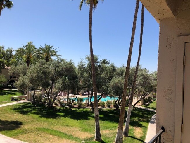 Building Photo - Two bedroom condo