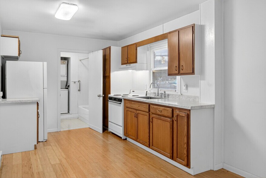 Building Photo - 321 N Fulton St