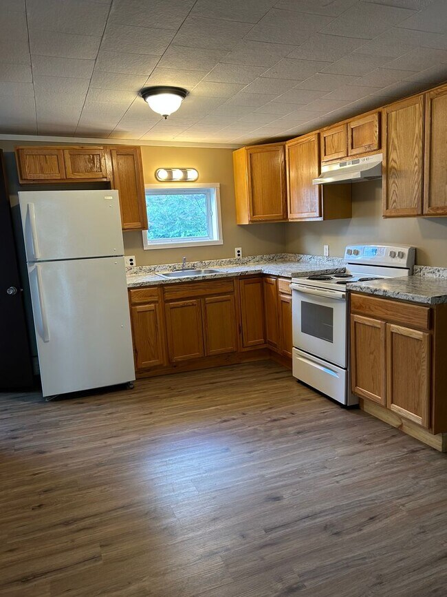 Building Photo - 141 College Ave