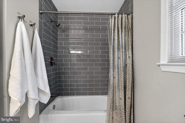 Building Photo - 11922 Holly Spring Dr