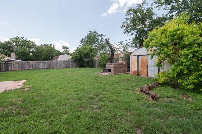 Building Photo - 1013 Ramble Creek Dr