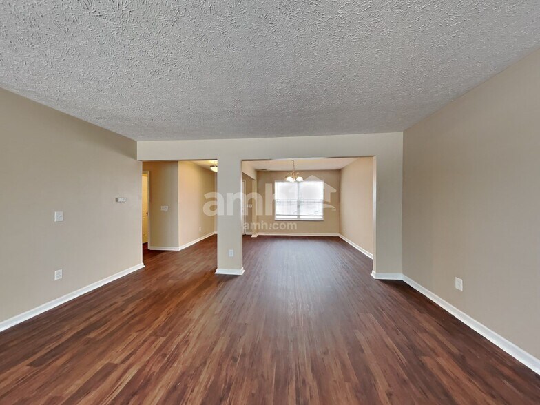 Building Photo - 18834 Planer Dr