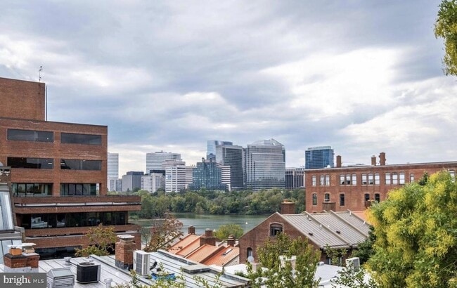 Building Photo - 3210 Grace St NW