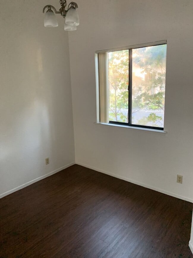 Building Photo - Spacious 2 story 4 bed. 2 bath condo