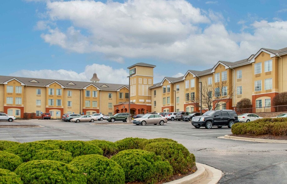 Building Photo - Furnished Studio-Kansas City - Overland Park - Metcalf Ave