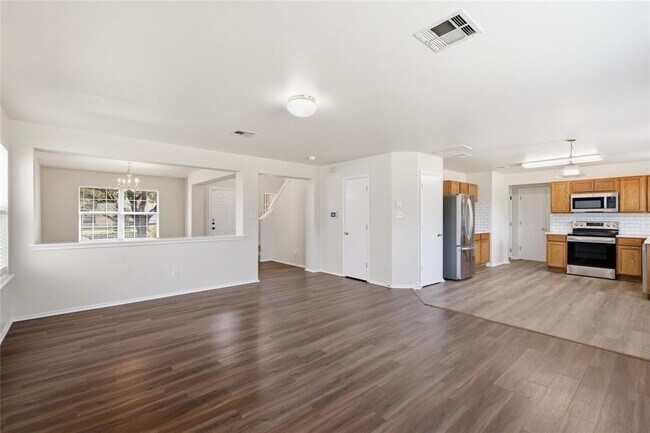 Building Photo - 18120 Topsail St