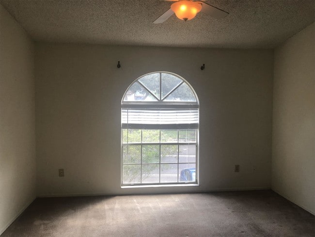 Building Photo - 3375 Fox Hunt Dr