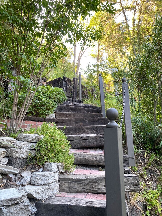 Building Photo - 3814 Dixie Canyon Ave