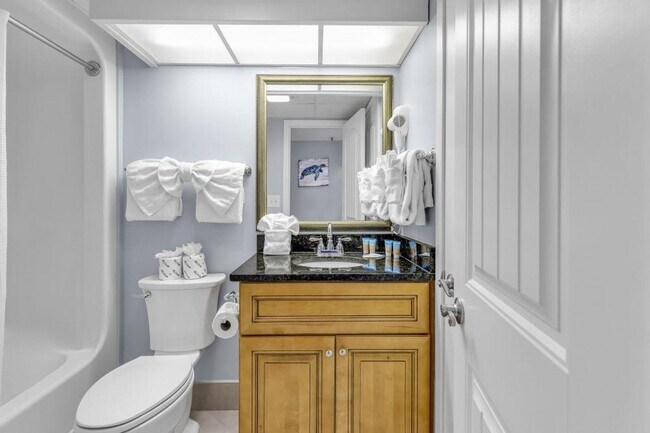 Building Photo - 3548 Alexandria Ave