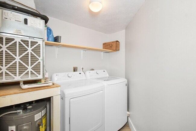 Building Photo - 3266 SE Aster Ln