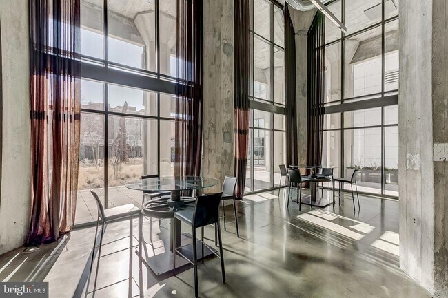 Building Photo - 1200 Steuart St