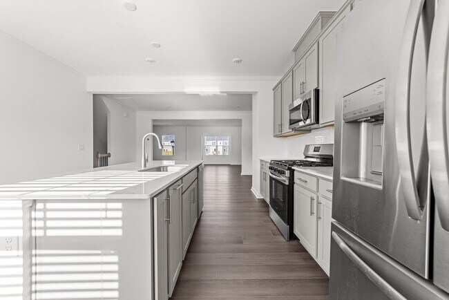 Building Photo - 825 Basswood Gln Trl