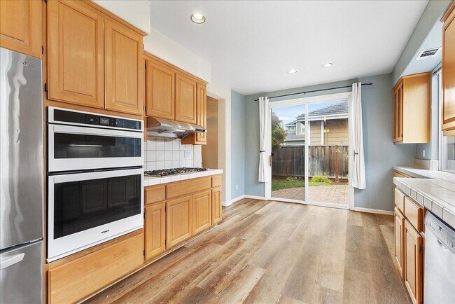 Building Photo - 16 Smith Ct