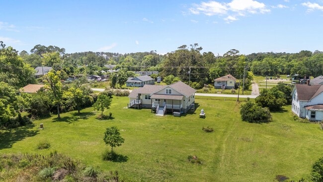 Building Photo - 3 Bed 2 Bath Marshallberg Home Available now