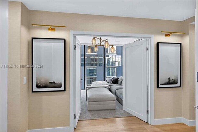 Building Photo - 700 NE 24th St