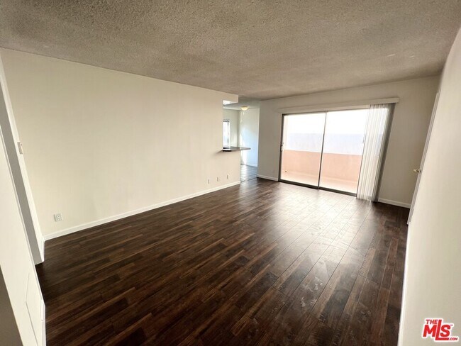 Building Photo - 11727 Mayfield Ave