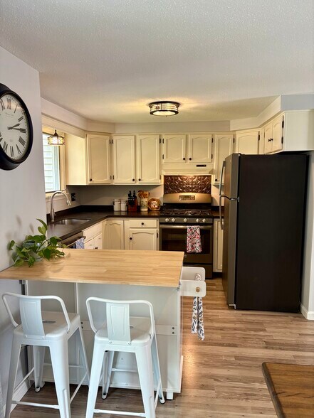 Building Photo - 25 Pine Meadows Dr