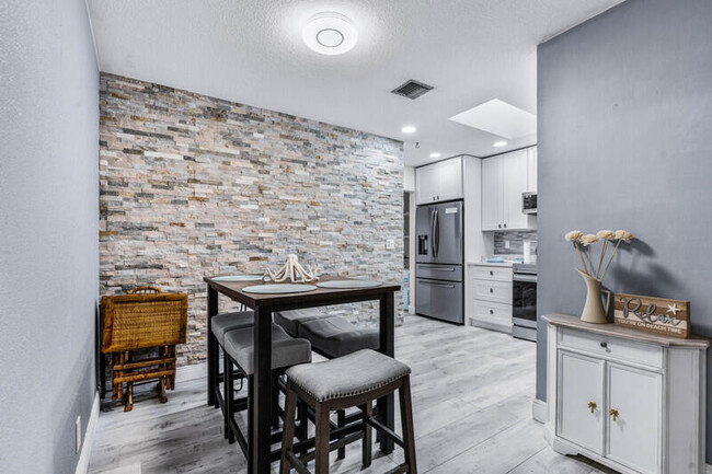 Building Photo - 2503 Waterview Cir