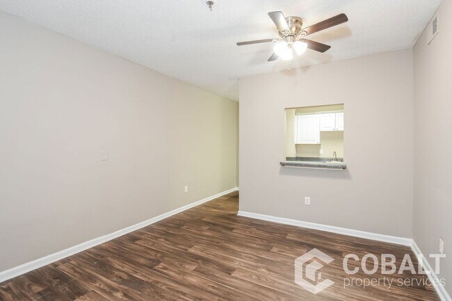 Building Photo - 987 Collier Rd NW