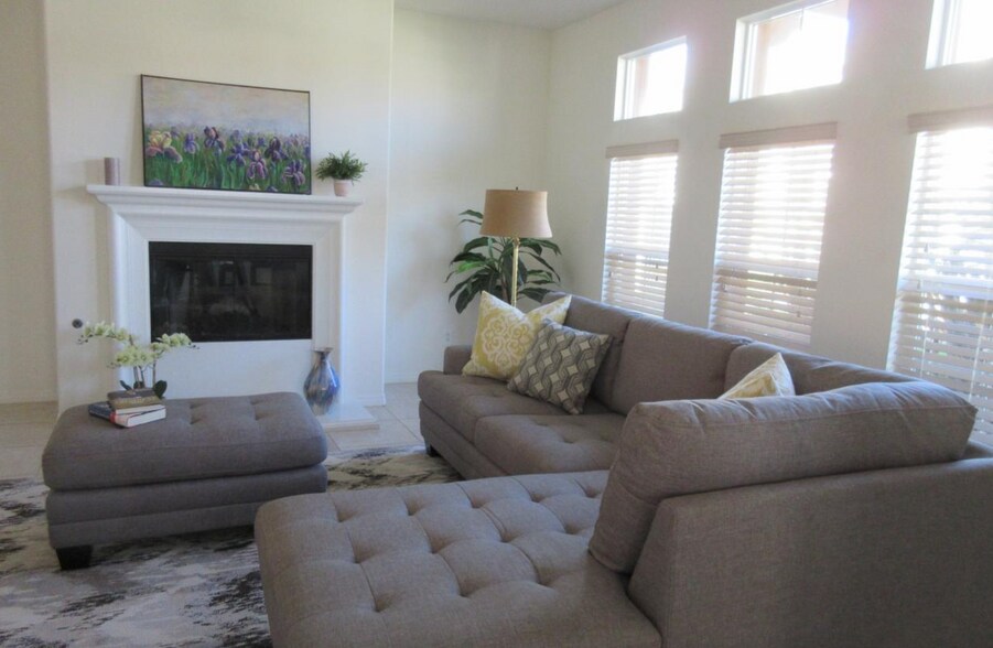 Living room - 4415 Ahoy Ln