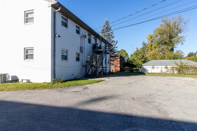 Building Photo - 6050 Laurel Hall Dr