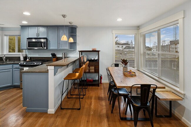 Building Photo - 1220 Aurora Ave N