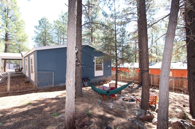 Building Photo - 5-Bedroom Home located in Railroad Springs