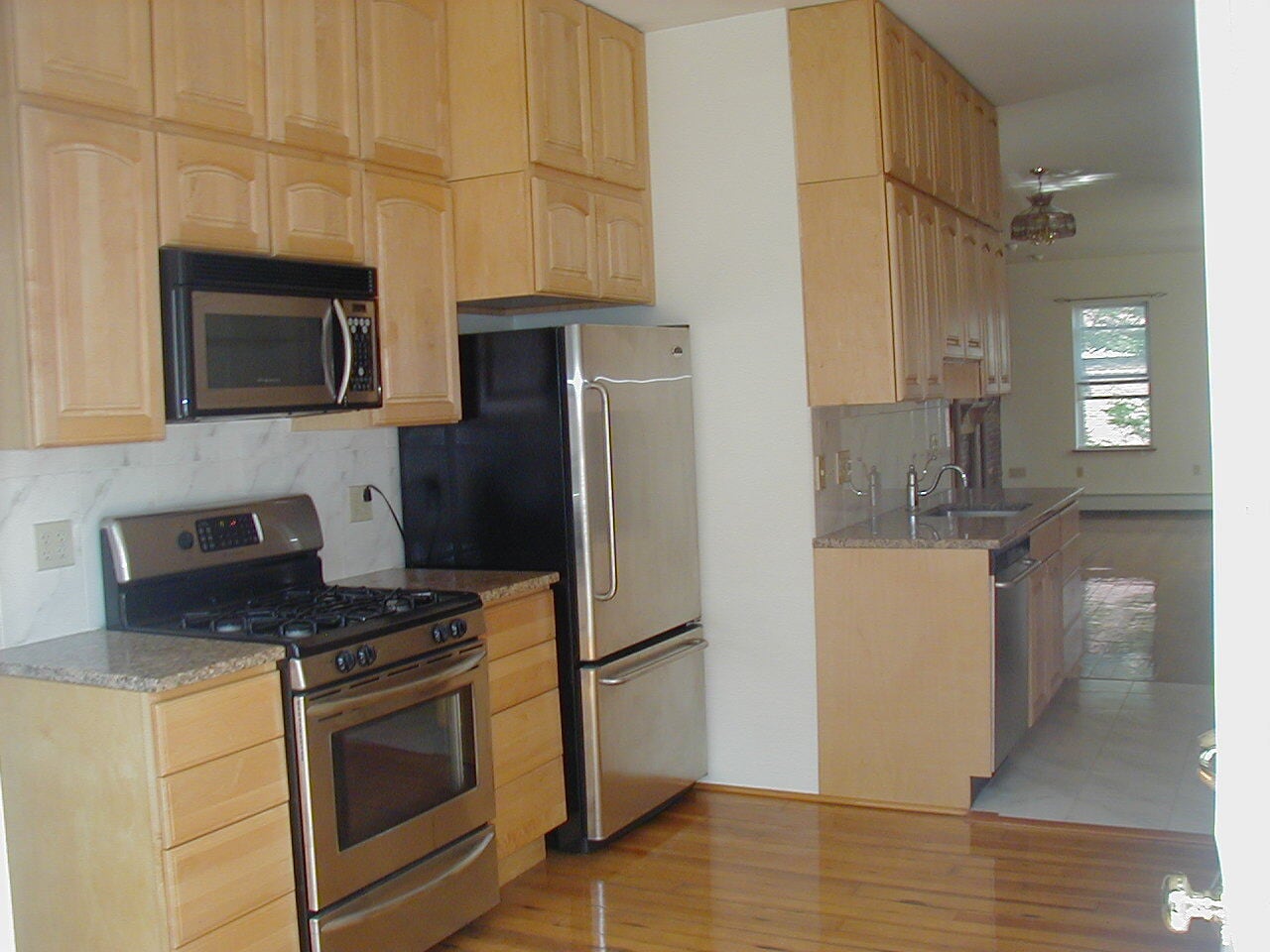 Kit double Maple cabs - 71 Baldwin St