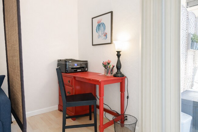 Building Photo - Poolside Condo