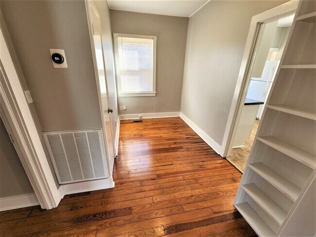 Building Photo - Nicely Remodeled 2BR/1BA near Blue Turtle ...