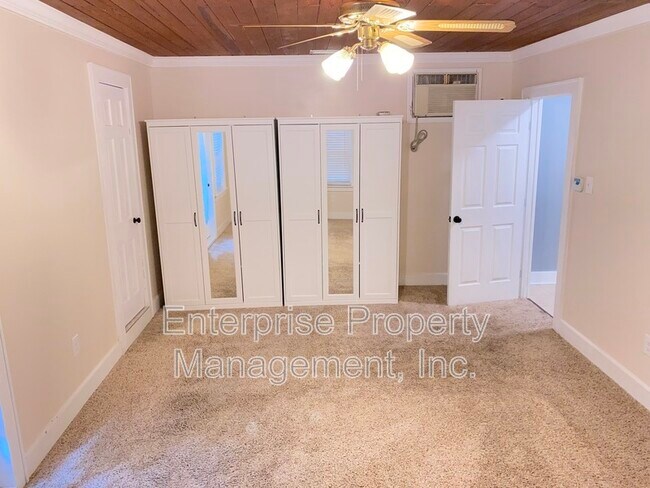 Building Photo - 451 S Reese St