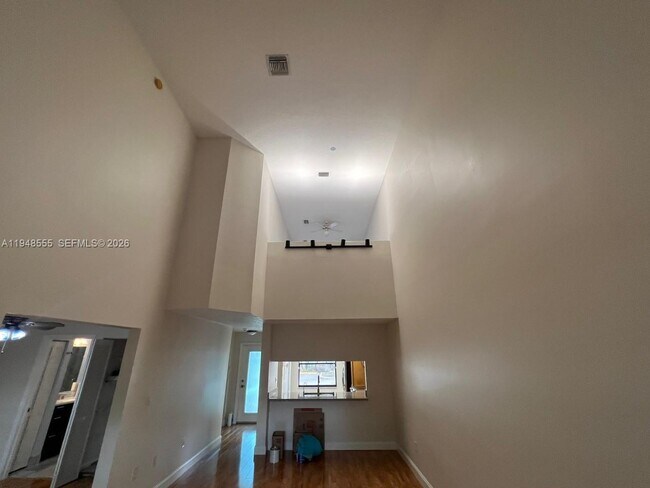 Building Photo - 252 City View Dr