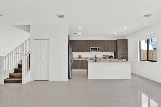 Building Photo - 13642 SW 157th Pl
