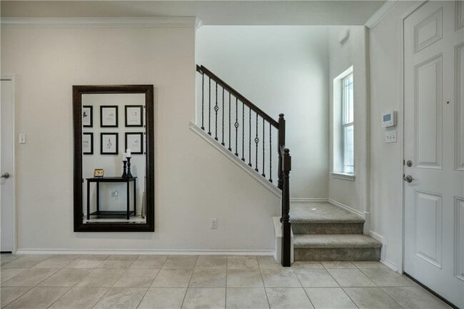 Building Photo - 521 Bradford Ln