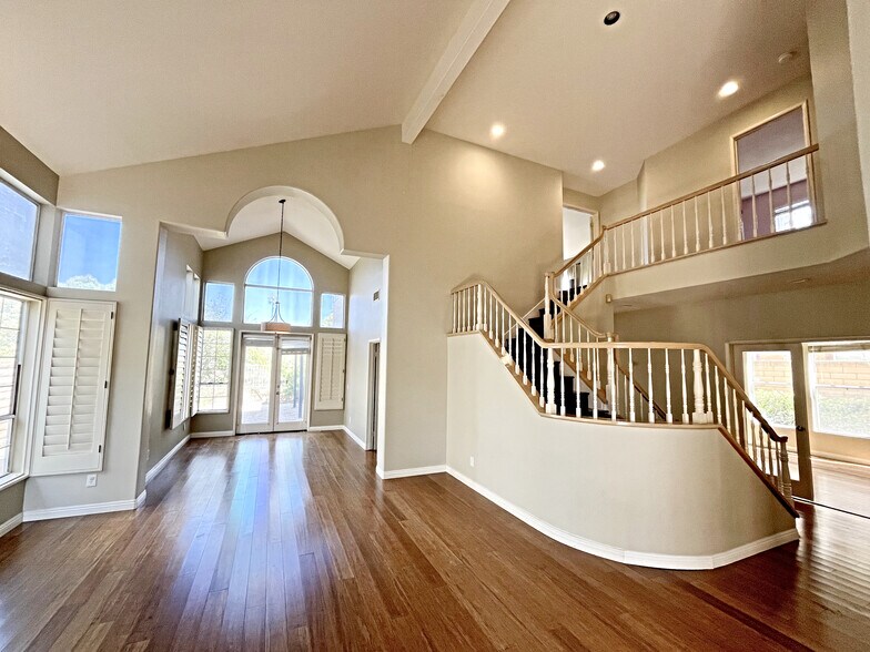 Building Photo - 12460 Picrus St