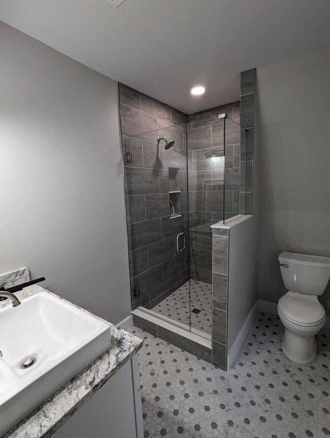 Building Photo - Updated Home in Pleasant Ridge